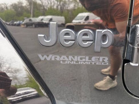 Used 2020 Jeep Wrangler Unlimited Sahara AWD/4WD image 17