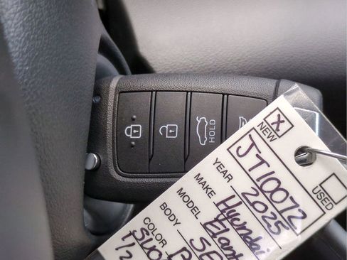 New 2025 Hyundai Elantra SE FWD image 36