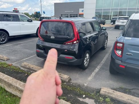 Used 2020 Kia Soul S FWD image 4