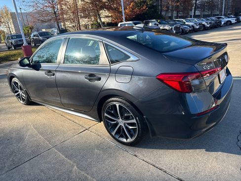 Used 2024 Honda Civic Touring image 3