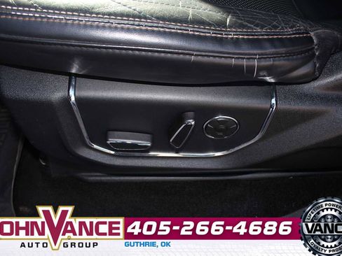 Used 2019 Ford Expedition Platinum image 30