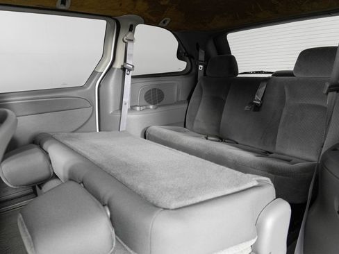 Used 2006 Chrysler Town & Country LX image 20