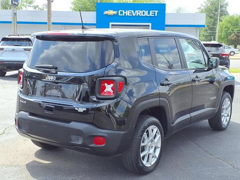 Used 2023 Jeep Renegade Latitude AWD/4WD image 4