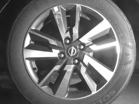 Used 2025 Nissan Versa SV FWD image 14
