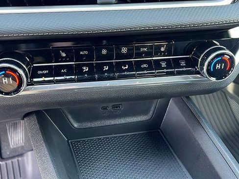 New 2026 Chevrolet Equinox LT w/ Convenience Package II image 21