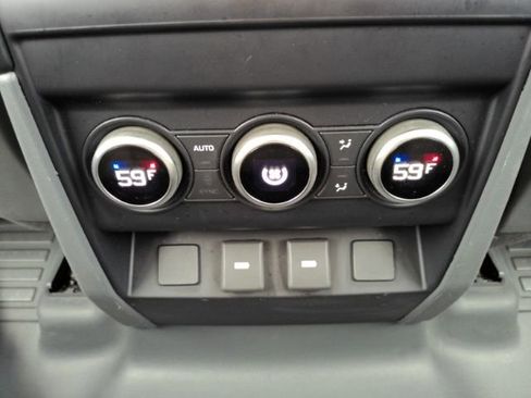Used 2023 Land Rover Defender 110 SE AWD/4WD image 36