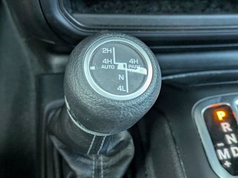 Used 2024 Jeep Wrangler Unlimited AWD/4WD image 30