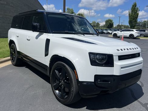 Used 2024 Land Rover Defender 130 X-Dynamic SE AWD/4WD image 9