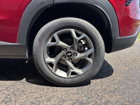 Used 2025 Chevrolet Trax LT FWD image 28