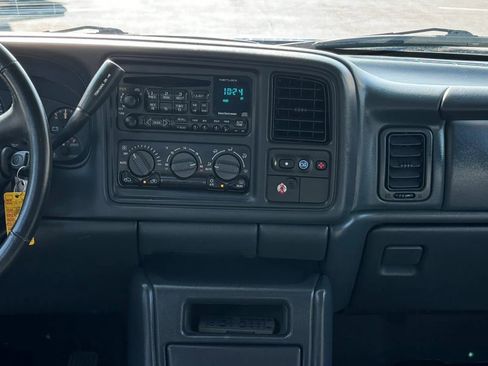 Used 2002 Chevrolet Avalanche 4x4 w/ Off-Road Suspension Pkg image 25