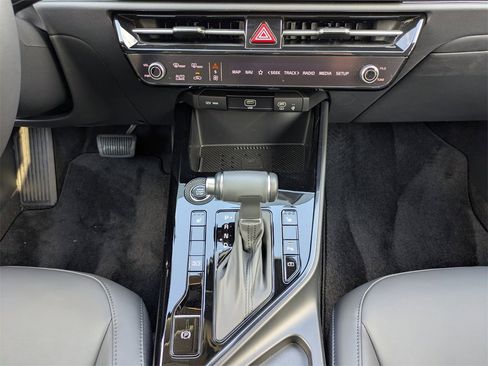 Used 2025 Kia Niro EX image 19