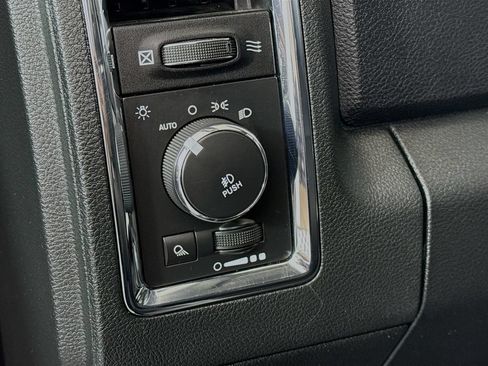 Used 2015 RAM 1500 Laramie w/ Convenience Group AWD/4WD image 10