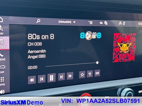 Certified 2025 Porsche Macan image 32