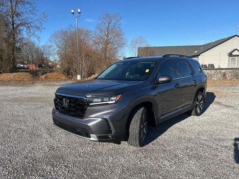 Used 2025 Honda Pilot Touring image 5