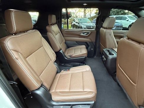 Certified 2024 Chevrolet Suburban High Country image 17