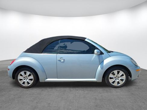 Used 2010 Volkswagen Beetle Convertible FWD image 17