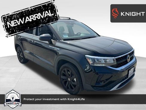 Used 2024 Volkswagen Taos SE w/ Panoramic Sunroof Package image 1