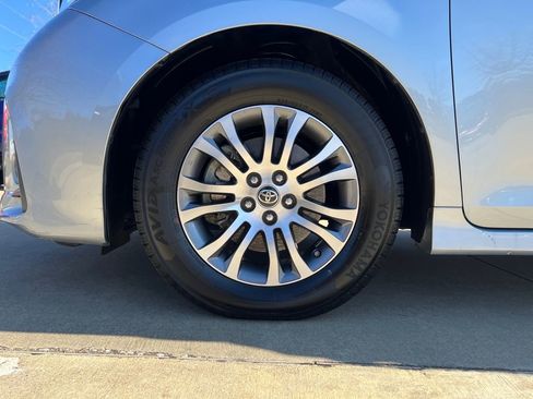 Used 2020 Toyota Sienna XLE image 26