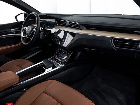 Certified 2024 Audi Q8 e-tron Premium Plus image 10