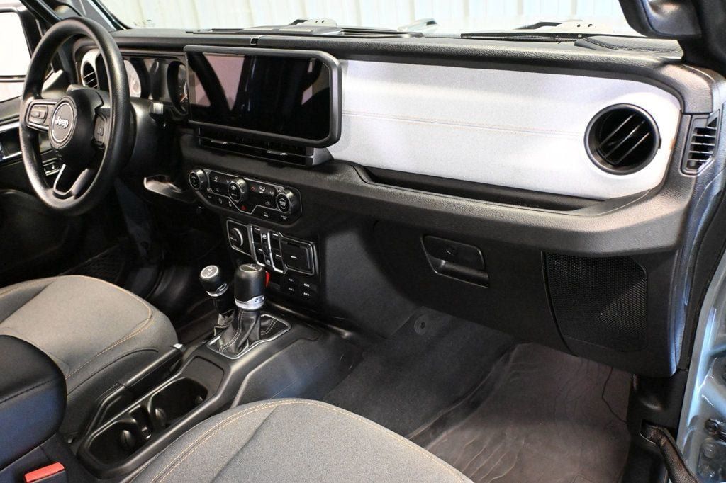 Used 2024 Jeep Gladiator Sport AWD/4WD image 13