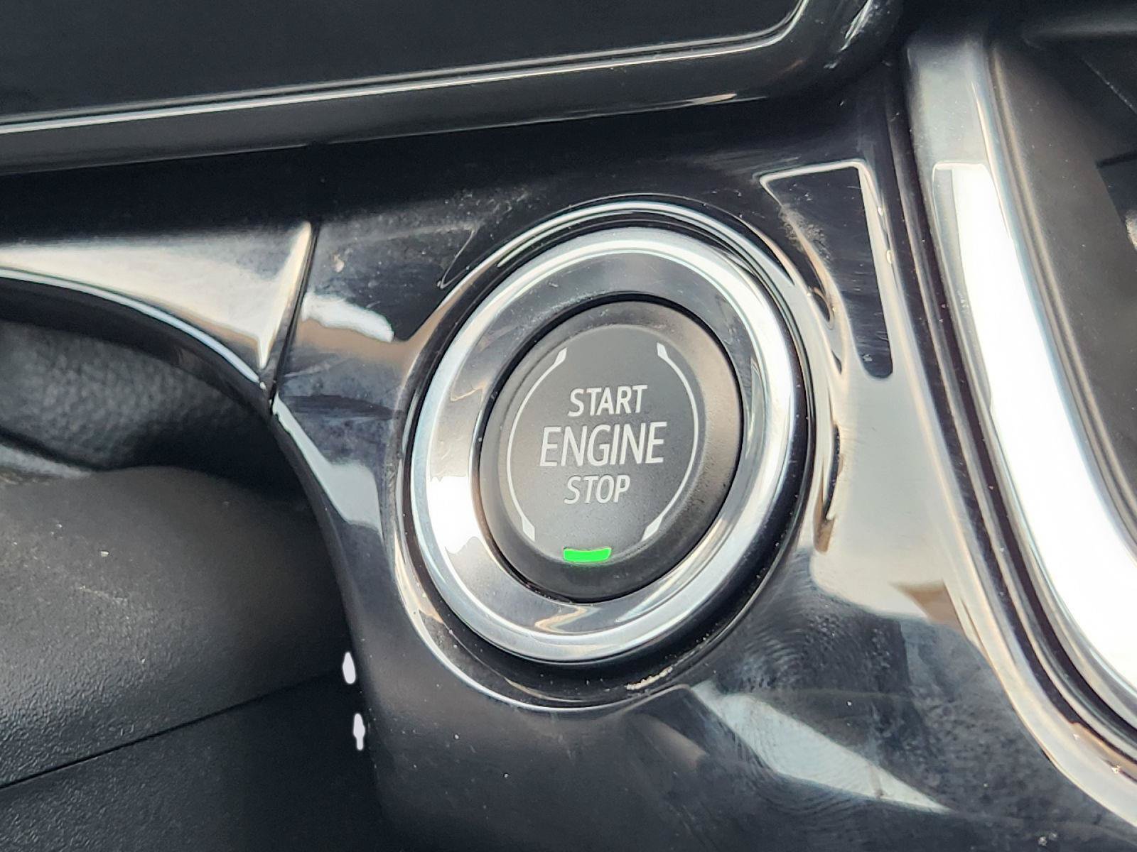 Used 2025 Chevrolet Trax RS w/ Sunroof Package FWD image 19