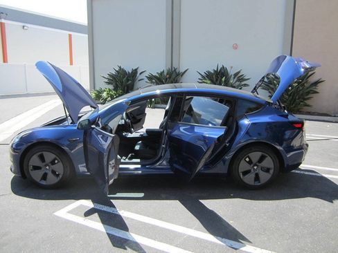Used 2022 Tesla Model 3 RWD image 8