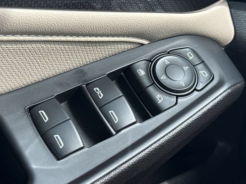 Used 2023 Chevrolet Traverse Premier AWD/4WD image 16