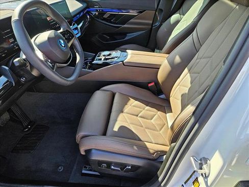 Used 2026 BMW i5 eDrive40 w/ Premium Package image 16