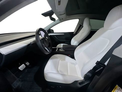 Used 2023 Tesla Model Y Performance AWD/4WD image 15