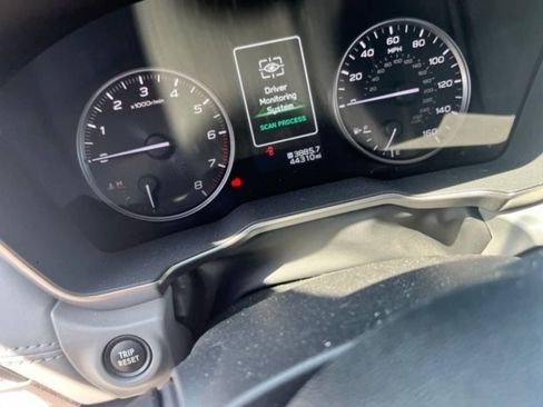 Used 2023 Subaru Outback Limited AWD/4WD image 9