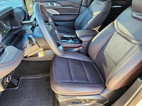 New 2026 Ford Explorer Platinum image 4