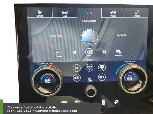 Used 2018 Land Rover Range Rover Velar R-Dynamic SE image 21