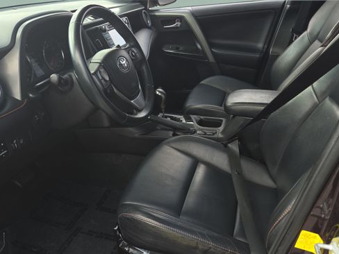 Used 2017 Toyota RAV4 SE image 9