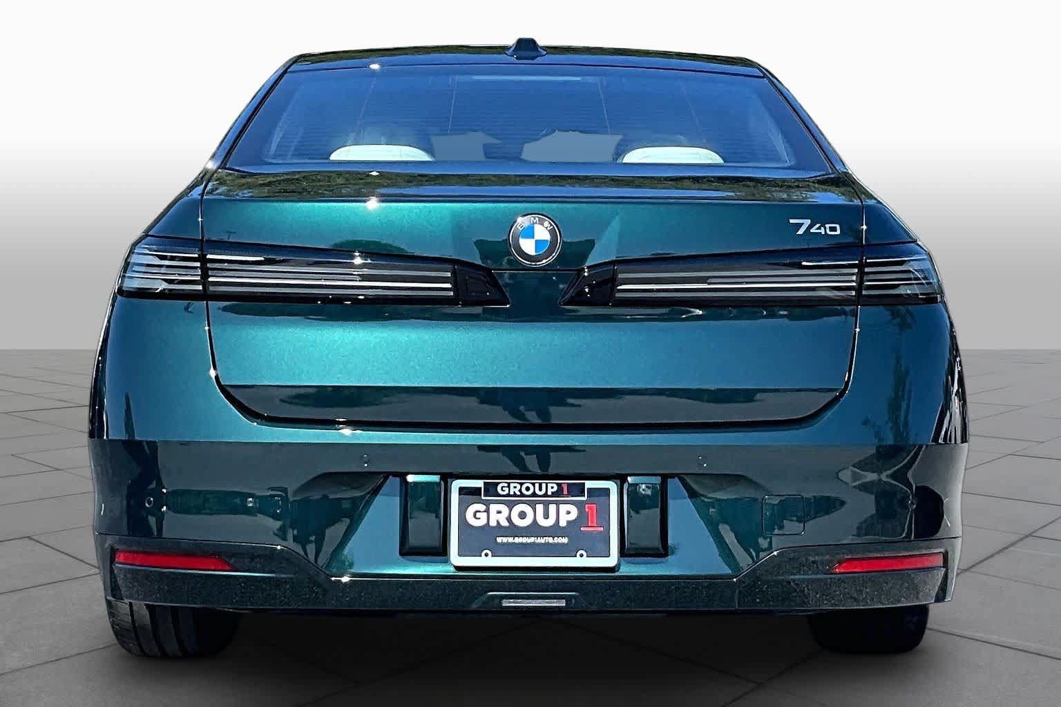 New 2027 BMW 740i w/ Executive Package RWD image 4