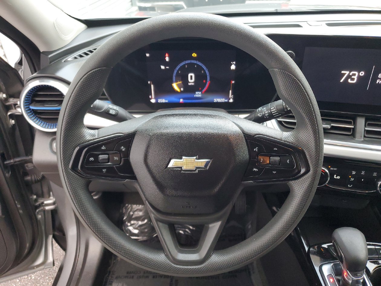 Used 2025 Chevrolet Trax LT FWD image 20