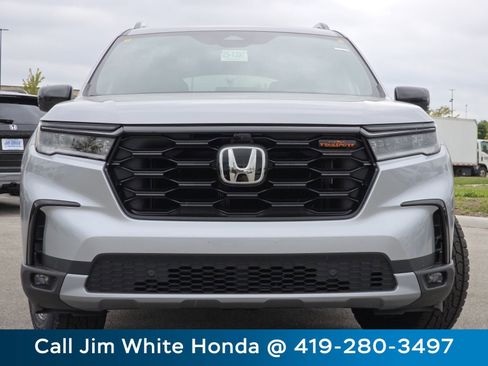 New 2025 Honda Pilot TrailSport image 11