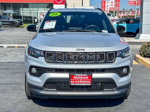 Used 2025 Jeep Compass Latitude w/ Altitude Special Edition AWD/4WD image 3
