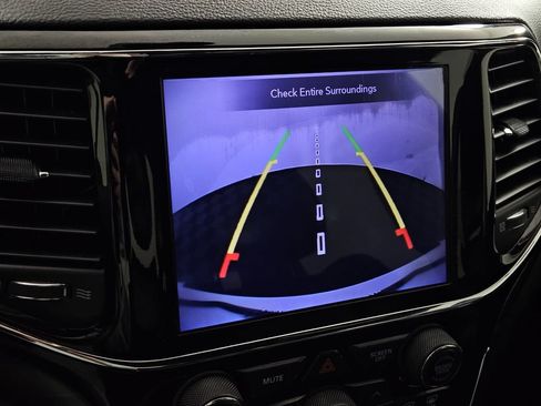 Used 2020 Jeep Grand Cherokee Altitude RWD image 14