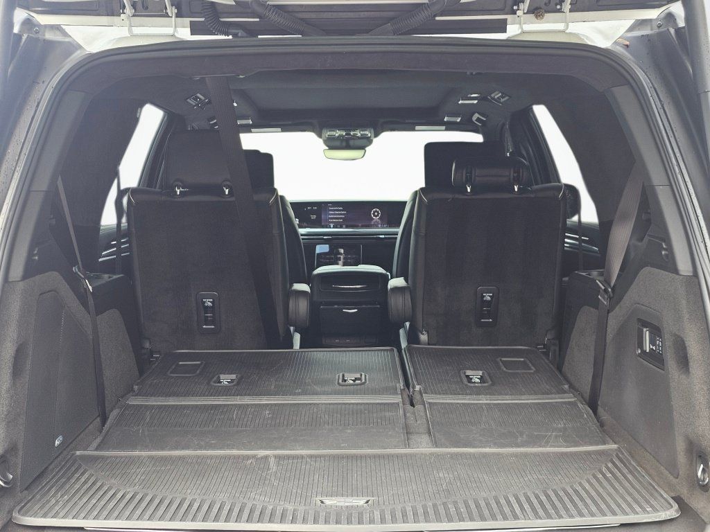 Used 2025 Cadillac Escalade V AWD/4WD image 11