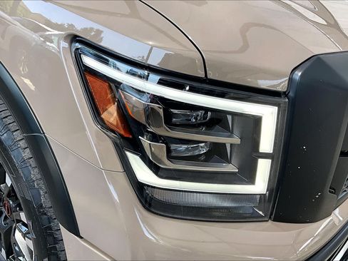 Used 2023 Nissan Titan PRO-4X w/ Pro-4x Convenience Package AWD/4WD image 27