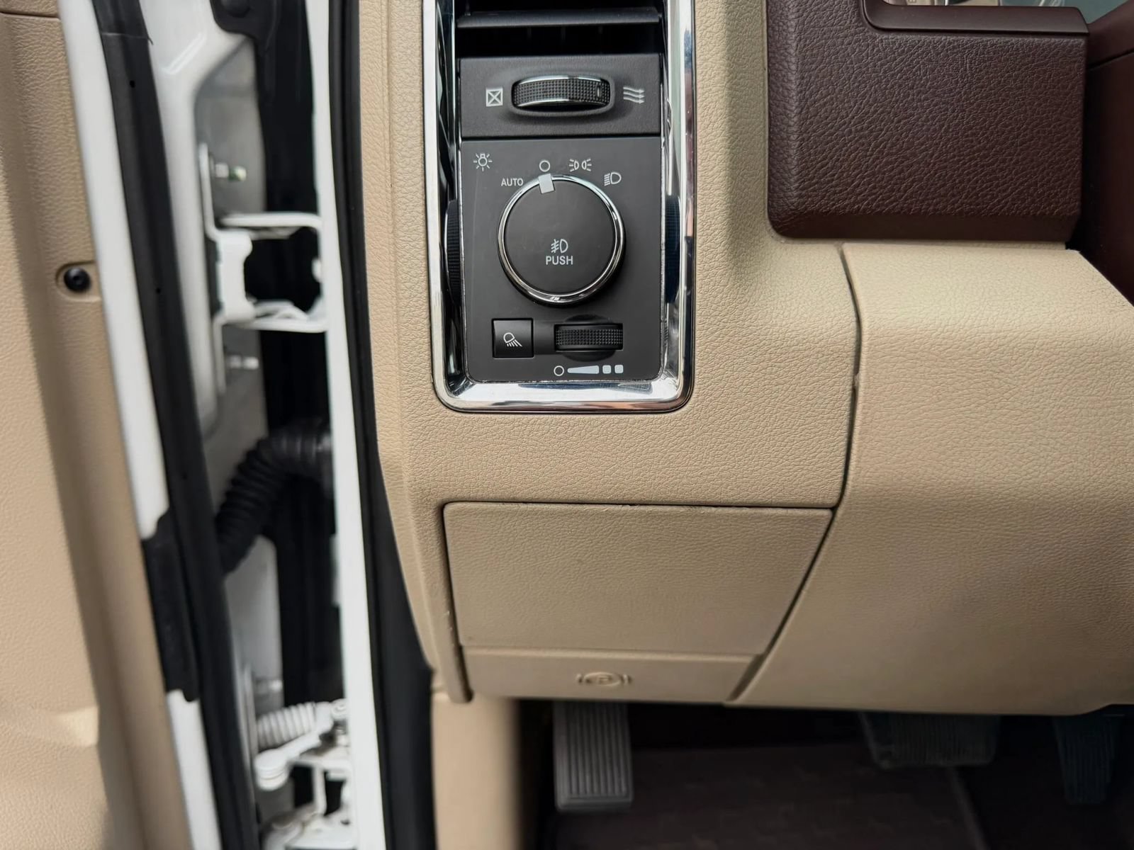 Used 2015 RAM 1500 Laramie Longhorn w/ Convenience Group AWD/4WD image 50