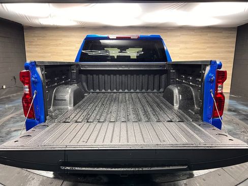 Used 2025 Chevrolet Silverado 1500 LT AWD/4WD image 25