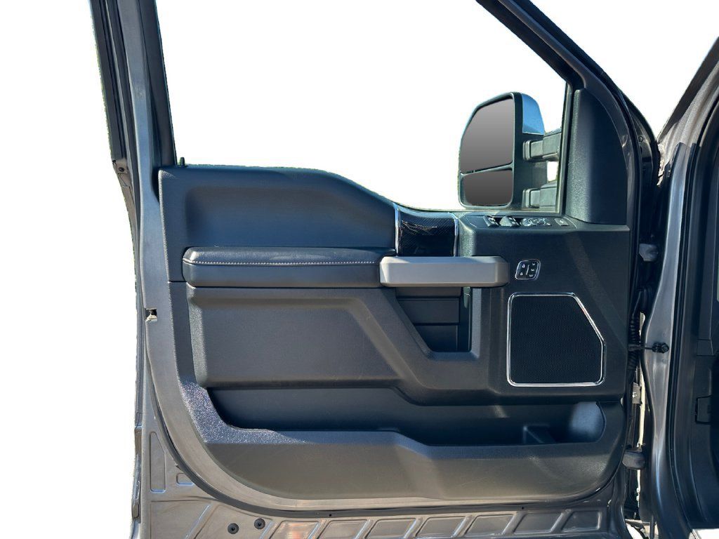 Used 2021 Ford F350 Platinum w/ Tremor Off-Road Package AWD/4WD image 18