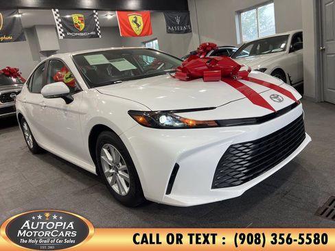 Used 2025 Toyota Camry LE image 40