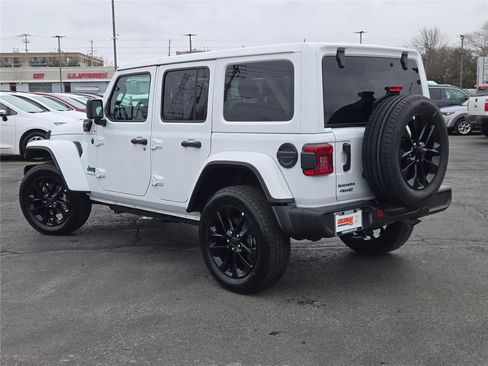 Certified 2025 Jeep Wrangler Unlimited Sahara w/ Safety Group AWD/4WD image 16