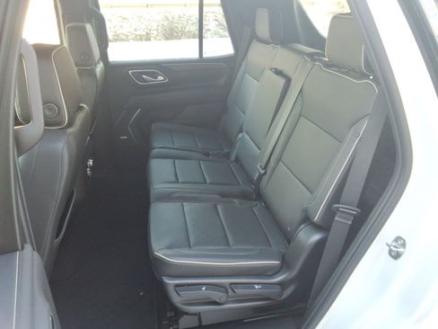 Used 2023 GMC Yukon SLT image 30