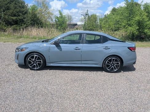 Used 2024 Nissan Sentra SR image 2