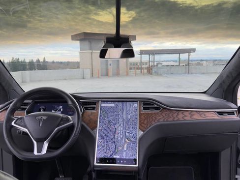 Used 2017 Tesla Model X 90D image 12