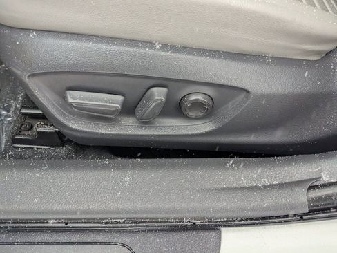 Used 2023 Toyota Camry SE image 15