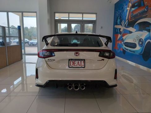 Used 2024 Honda Civic Type R image 4